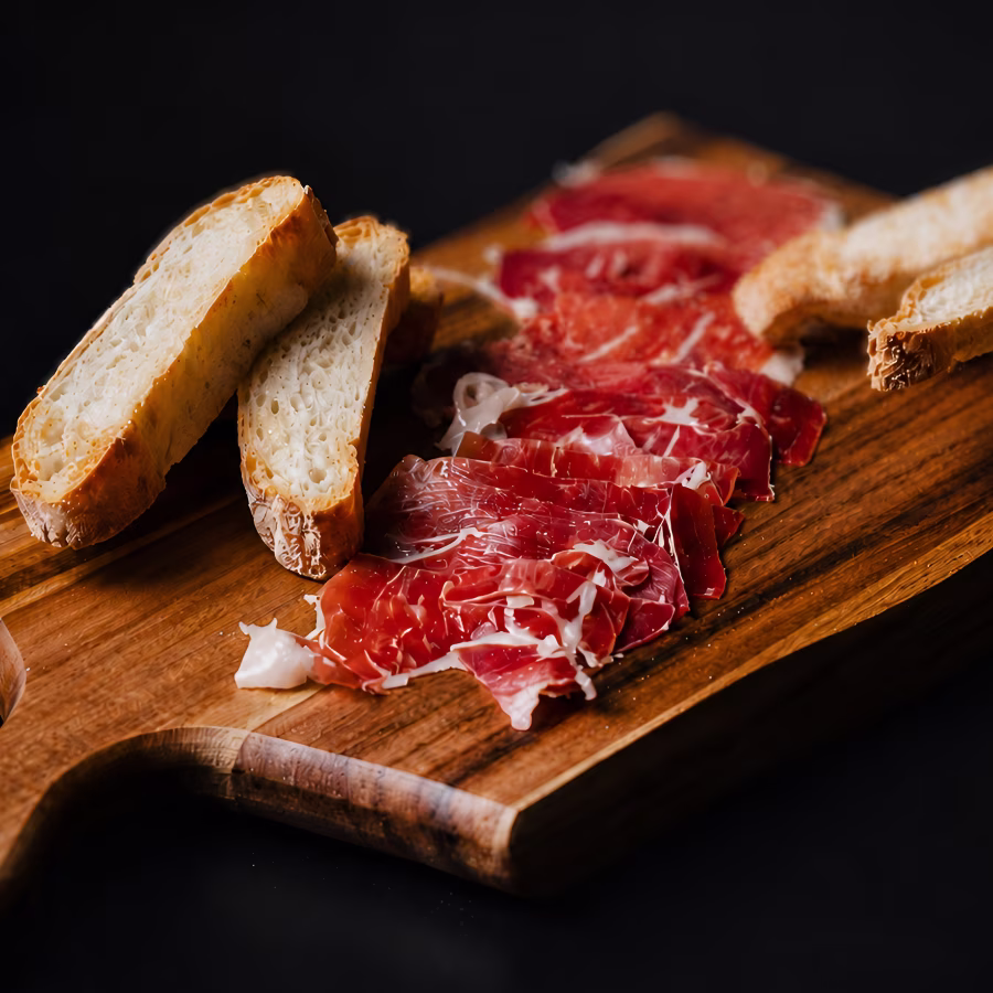Tabla de jamón ibérico con pan de cristal